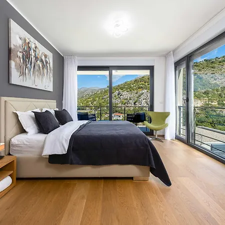 Agave - Four Bedroom With Swimming Pool *