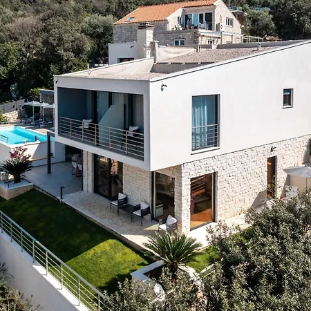 Agave - Four Bedroom With Swimming Pool