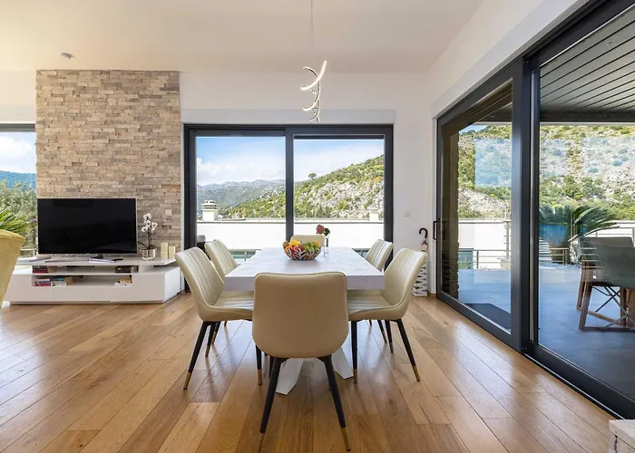 Agave - Four Bedroom With Swimming Pool