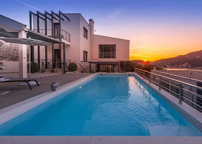 Vila Agave - Four Bedroom With Swimming Pool *