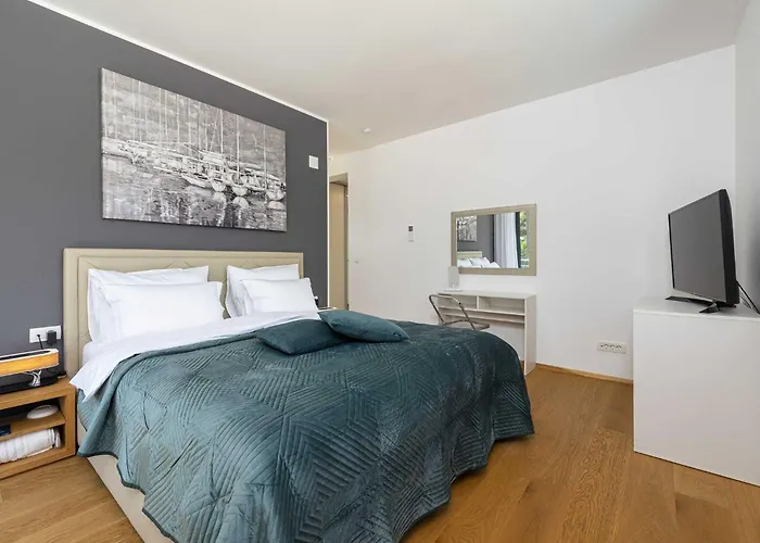 Vila Agave - Four Bedroom With Swimming Pool *